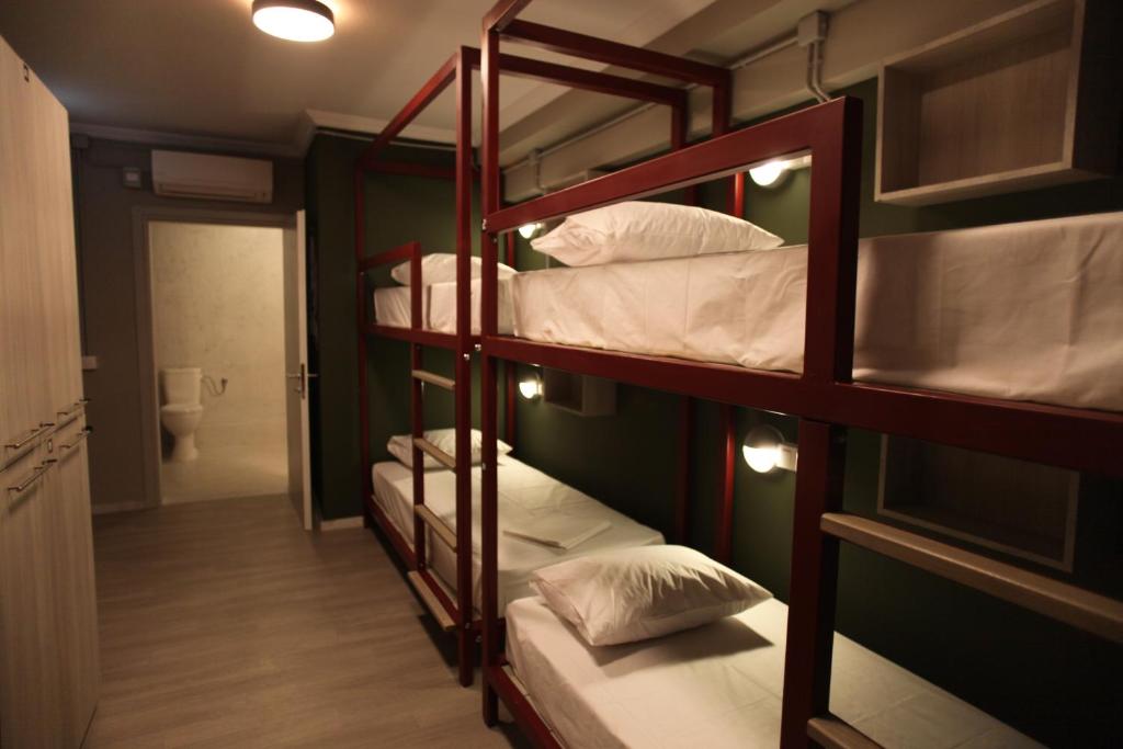Номер (Кровать в 4-местном общем номере для мужчин и женщин - Подходит для гостей с ограниченными физическими возможностями) хостела Stay Hybrid Hostel, Салоники