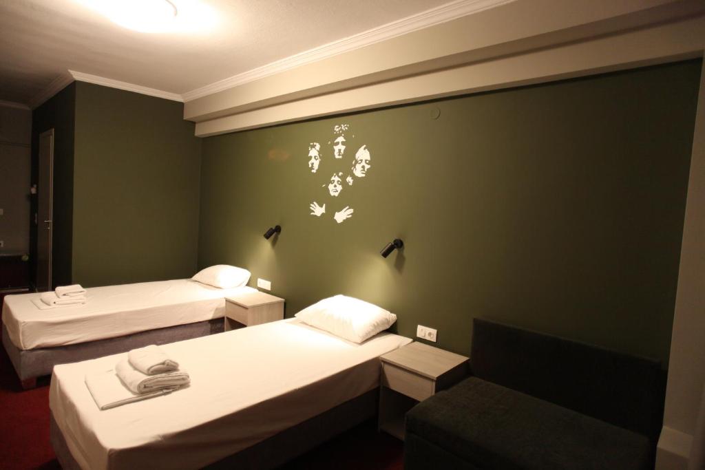 Трехместный (Трехместный номер с собственной ванной комнатой) хостела Stay Hybrid Hostel, Салоники