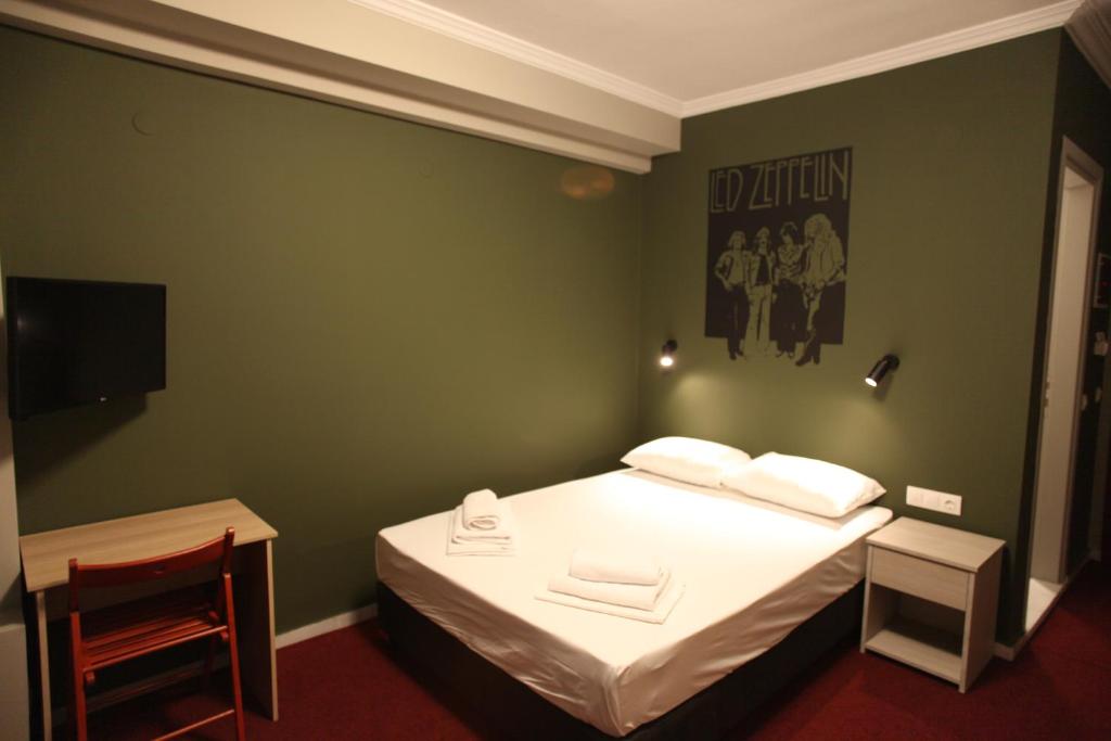 Двухместный (Двухместный номер с 1 кроватью и собственной ванной комнатой) хостела Stay Hybrid Hostel, Салоники