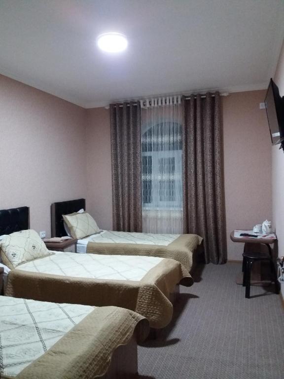 Номер (Односпальная кровать в 3-местном женском номере с общей ванной комнатой) отеля Umariyon, Пенджикент