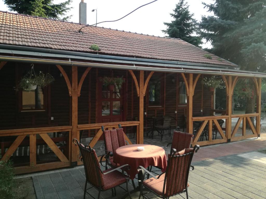 Студио (Номер-студио с видом на сад) гостевого дома B&B Stara Breza 2, Палич