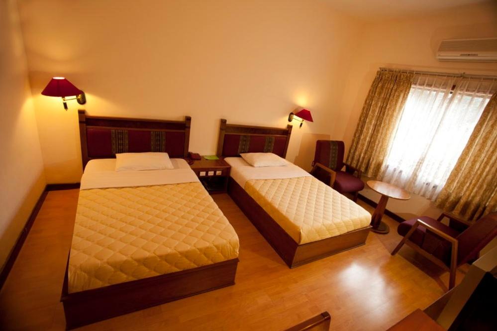 Двухместный (Улучшенный двухместный номер с 1 кроватью или 2 отдельными кроватями) отеля Dam San Hotel, Буонметхуот