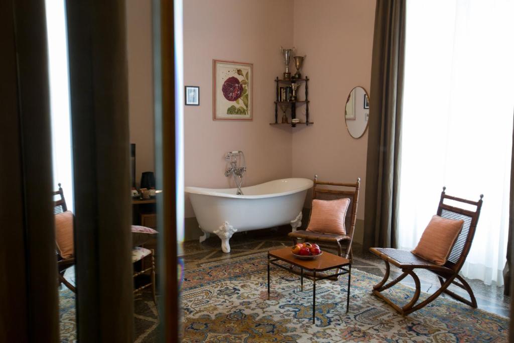 Двухместный (Номер с кроватью размера «king-size» и балконом) отеля AdAstra Suites, Флоренция