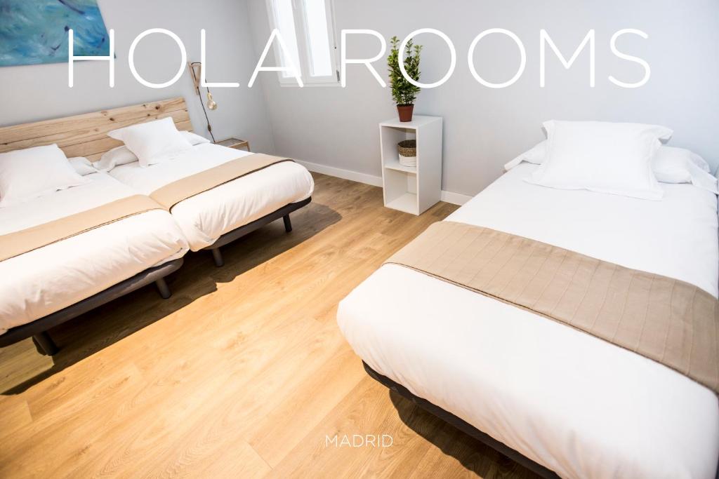 Четырехместный (Семейный трехместный номер с дополнительной кроватью) гостевого дома Hola Rooms, Мадрид
