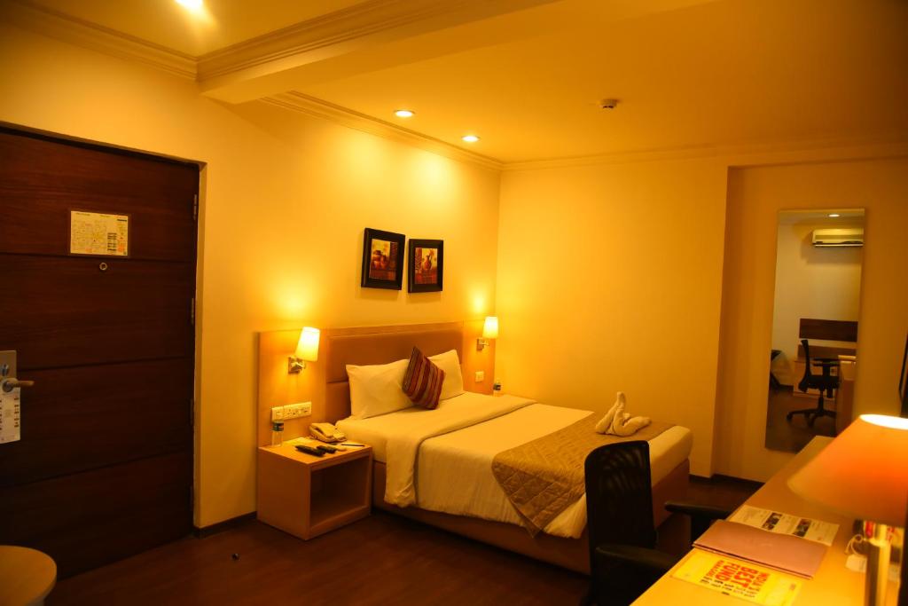 Студио (Люкс-студио), Royal Orchid Suites Whitefield Bangalore