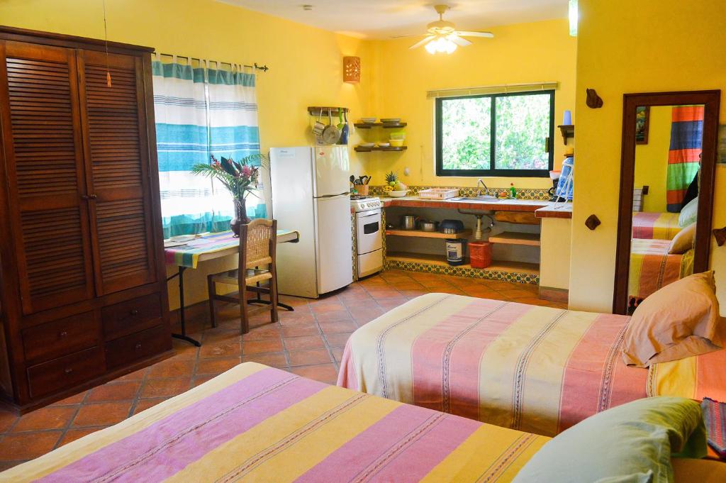 Апартаменты (Apartment with Garden View / Jacaranda) отеля Hotel Casamar Suites, Пуэрто-Эскондидо