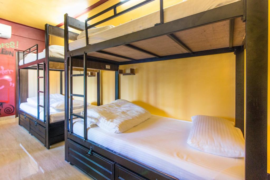Номер (Кровать в общем номере для мужчин и женщин с 8 кроватями и кондиционером) хостела Backpacker Panda Appetite, Мумбай