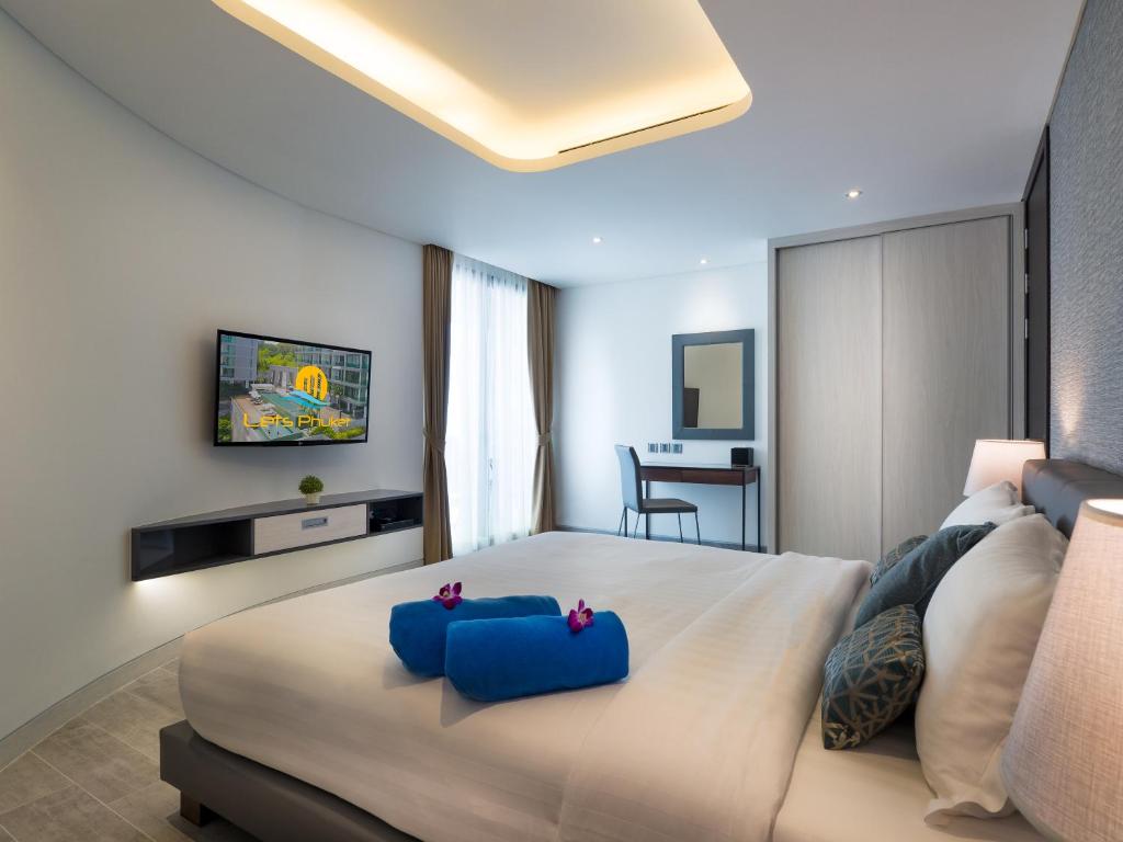 Апартаменты (Апартаменты с 1 спальней и видом на бассейн) апарт-отеля Lets Phuket Twin Sands Resort & Spa, Пхукет