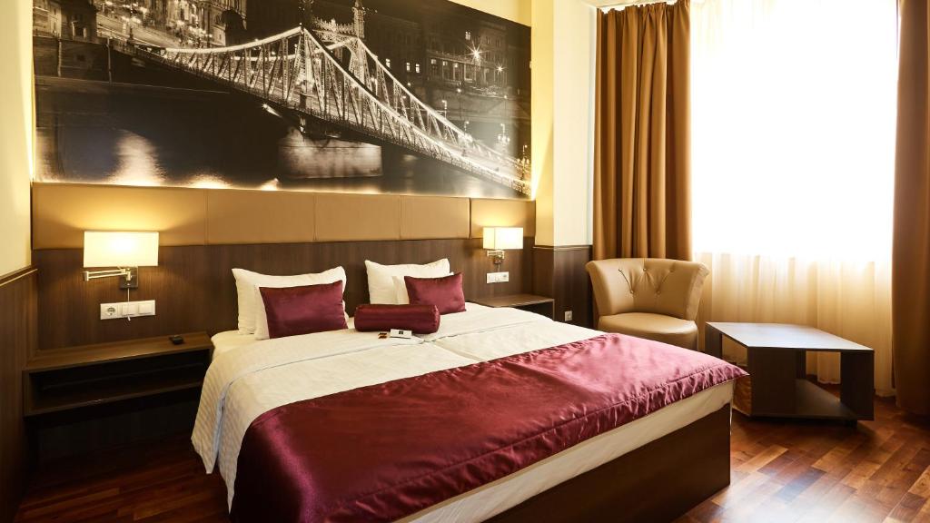 Двухместный (Улучшенный двухместный номер с 1 кроватью) отеля 12 Revay Hotel, Будапешт