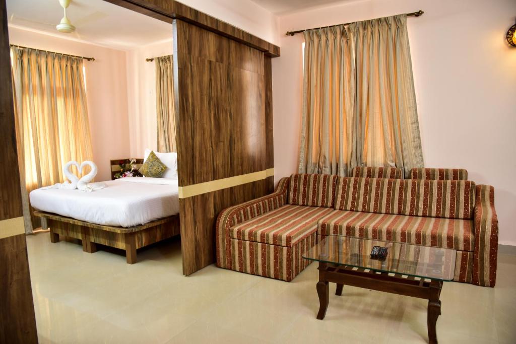 Двухместный (Номер Делюкс с кроватью размера «king-size») курортного отеля La Grace Resort, Бенаулим