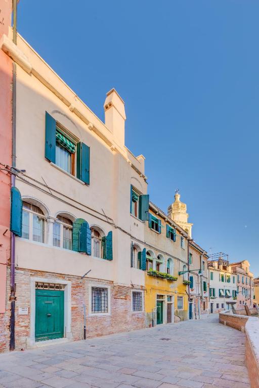Апартаменты (Апартаменты с 2 спальнями и видом на канал — Fondamenta dei Furlani, Castello 3289) апартамента Venezianamente Apartments - Venice City Centre, Венеция
