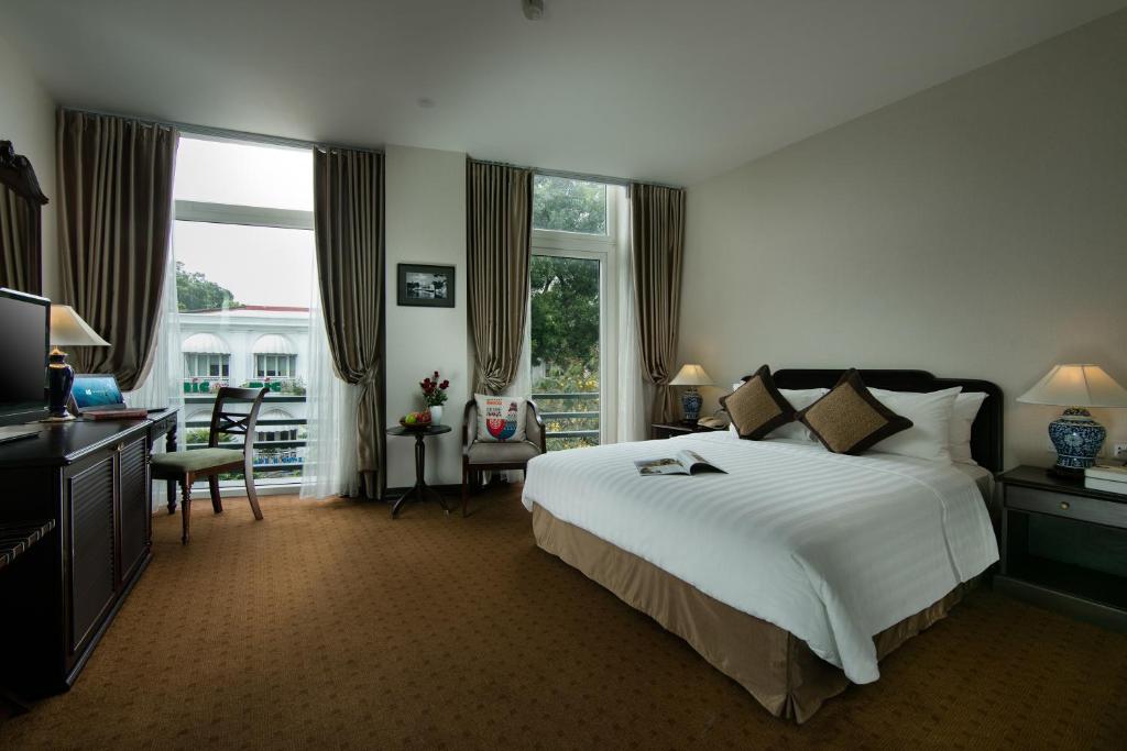 Двухместный (Представительский двухместный номер с 1 кроватью и видом на город) отеля Zephyr Suites Boutique Hotel, Ханой