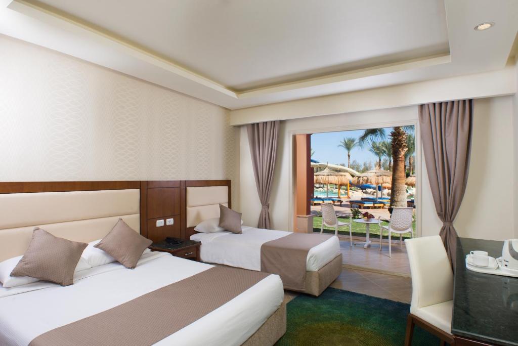 Двухместный (Двухместный номер с 1 кроватью или 2 отдельными кроватями и видом на бассейн) курортного отеля Aqua Blu Sharm El Sheikh, Шарм-эль-Шейх