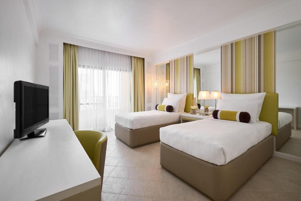 Двухместный (Улучшенный номер двухместный номер с 2 отдельными кроватями и видом на атриум) курортного отеля Mövenpick Hotel Mactan Island Cebu, Мактан