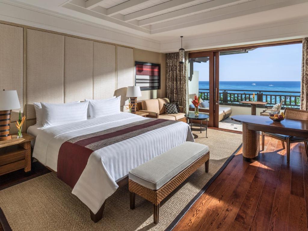 Двухместный (Предложение «Бесконечное лето» - Номер «Премьер» с кроватью размера «king-size» и видом на море) курортного отеля Shangri-La's Boracay Resort and Spa, Боракай