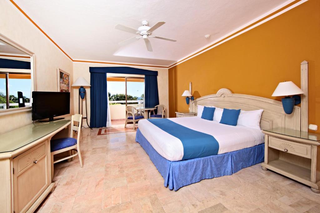 Двухместный (Улучшенный номер (для 2 взрослых и 2 детей)) курортного отеля Grand Bahia Principe Tulum - All Inclusive, Акумаль