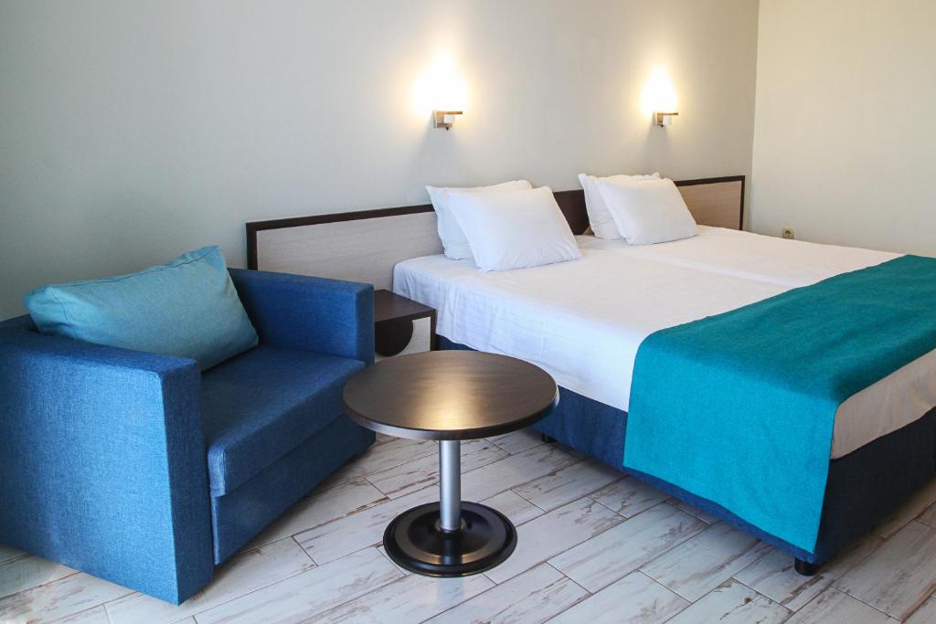 Двухместный (Двухместный номер с 2 отдельными кроватями и балконом) отеля Smartline Meridian, Солнечный Берег