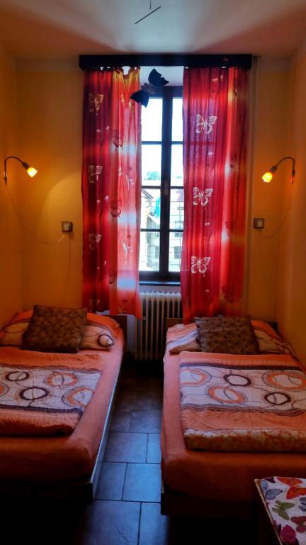 Двухместный (Стандартный двухместный номер с 2 отдельными кроватями) хостела Hostel Merlin, Чески-Крумлов