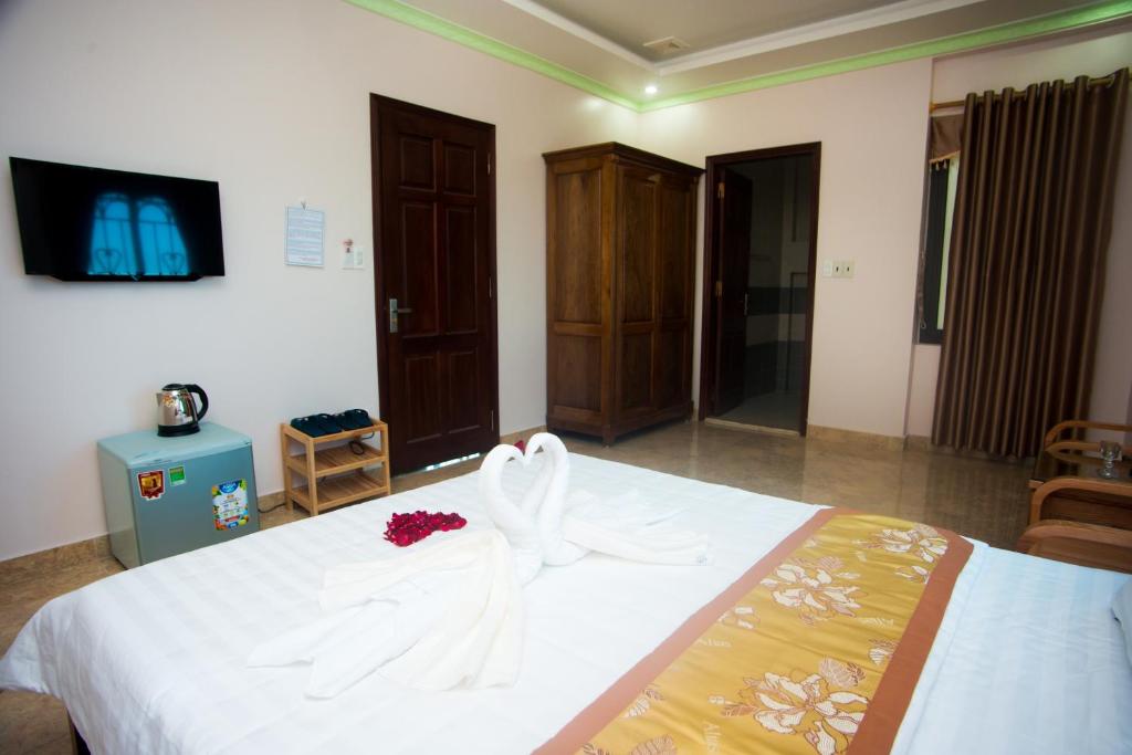 Двухместный (Номер Делюкс с кроватью размера «king-size») отеля An Tien Hotel, Хайфон