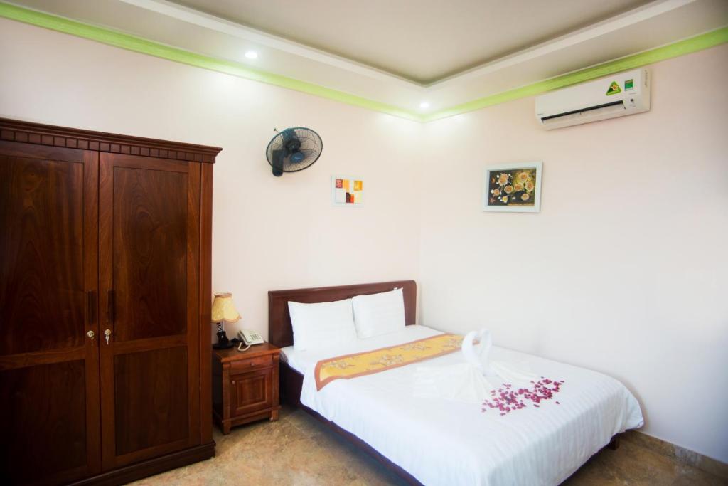 Двухместный (Двухместный номер Делюкс с 1 кроватью и ванной) отеля An Tien Hotel, Хайфон