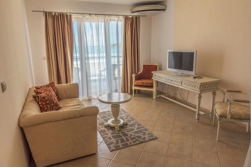 Апартаменты (Апартаменты Делюкс с 2 спальнями (для 4 взрослых) — Бесплатное посещение пляжа) апарт-отеля Primea Beach Residence, Царево (Южный регион)