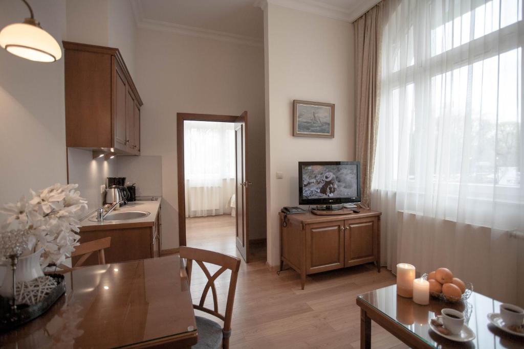 Сьюит (Полулюкс с 1 спальней без балкона), Apartamenty Villa Artis