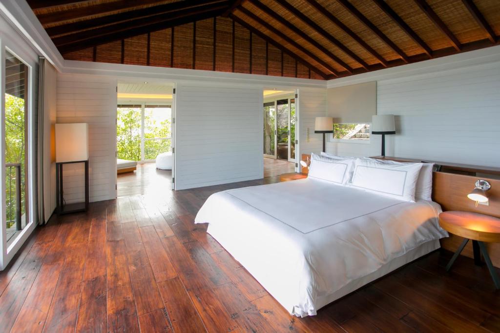 Вилла (Вилла с 6 спальнями Residence), Four Seasons Resort Seychelles