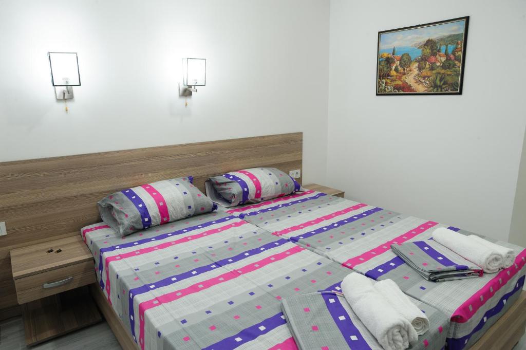Двухместный (Двухместный номер с 2 отдельными кроватями и ванной комнатой) хостела Atina Lux Hostel, Лесковац