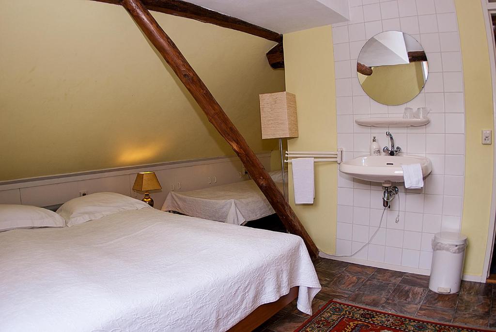 Двухместный (Стандартный двухместный номер с 1 кроватью или 2 отдельными кроватями) отеля B&B De Oude Molensteen, Гронинген