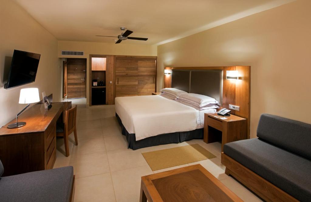 Двухместный (Улучшенный номер рядом с океаном 2+1) курортного отеля Occidental Punta Cana, Пунта-Кана