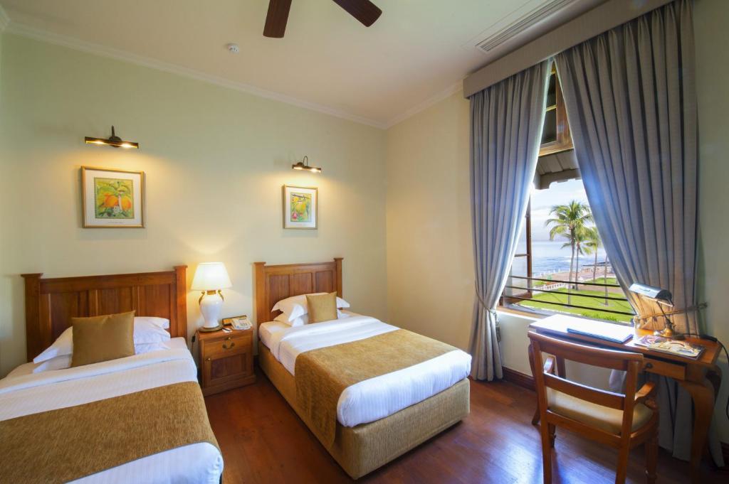 Двухместный (Улучшенный двухместный номер с 2 отдельными кроватями) отеля Galle Face Hotel, Коломбо