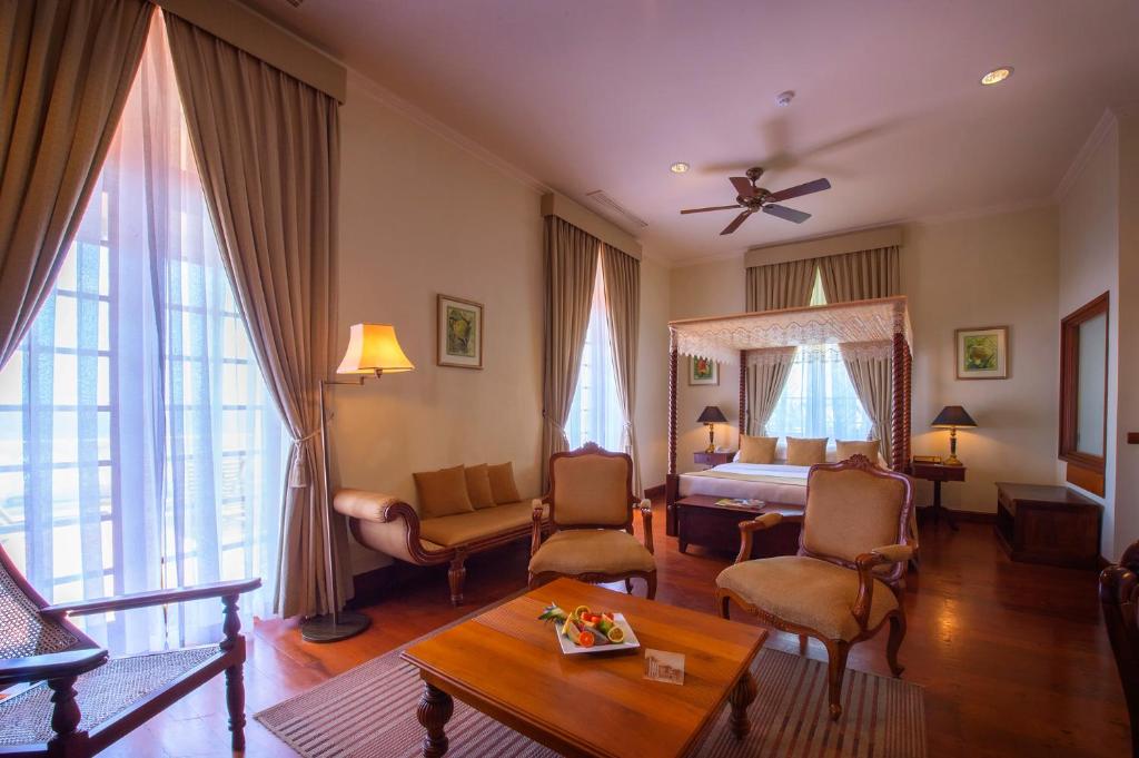 Двухместный (Полулюкс с балконом и видом на океан) отеля Galle Face Hotel, Коломбо