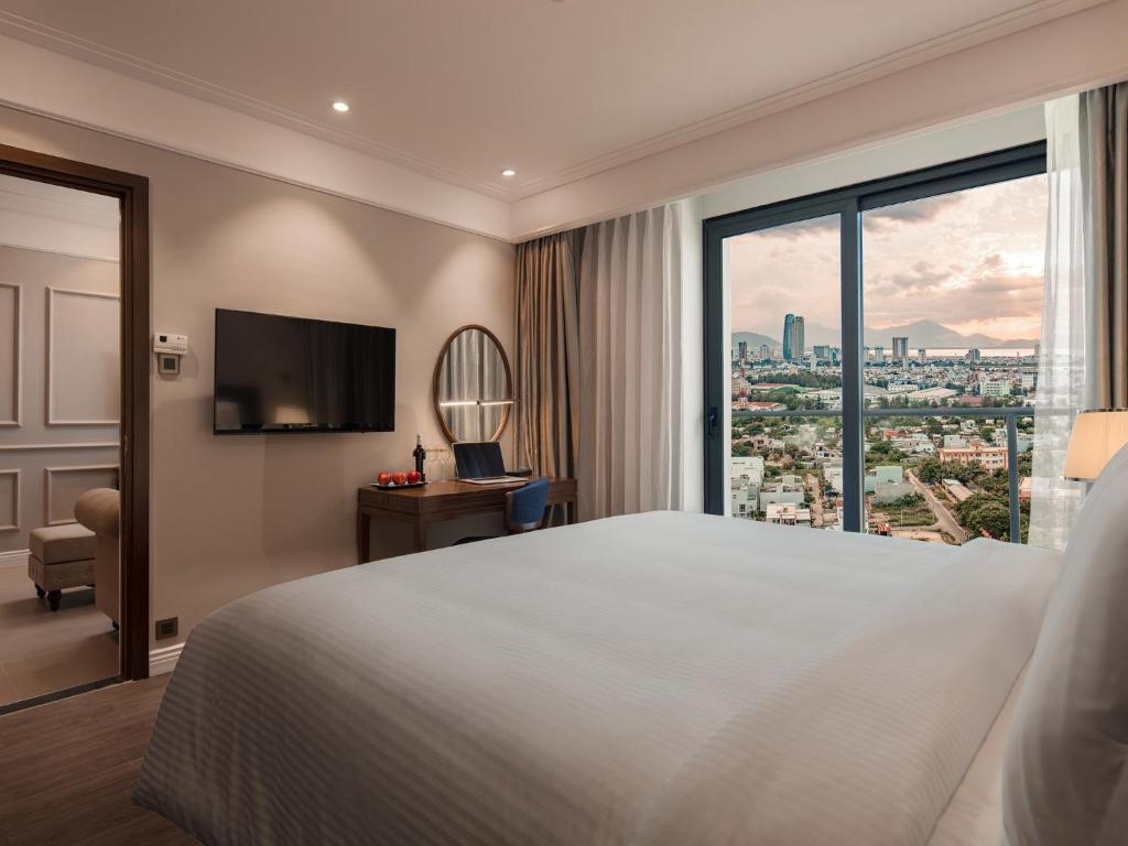 Сьюит (Люкс Peace с 1 спальней и балконом - Вид на город) отеля Luxury Apartment Da Nang, Дананг