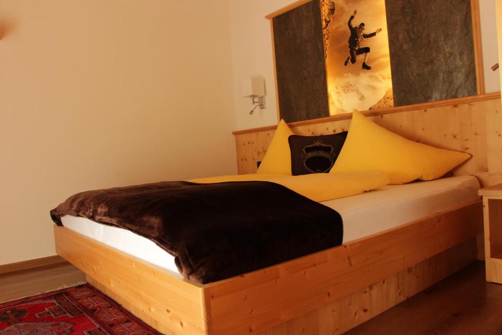 Двухместный (Двухместный номер Делюкс с 1 кроватью или 2 отдельными кроватями, вид на горы) гостевого дома Haus Hintertux, Тукс