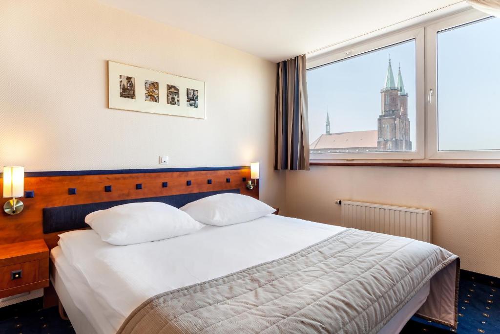 Двухместный (Номер бизнес-класса с кроватью размера «king-size») отеля Qubus Hotel Legnica, Легница