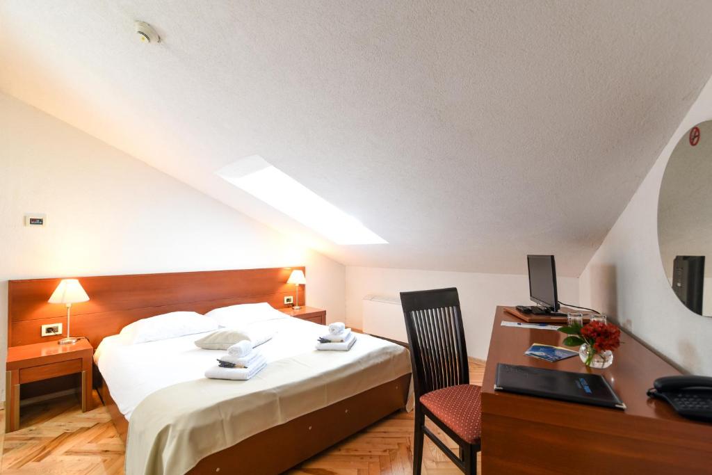 Двухместный (Двухместный номер с 1 кроватью - Мансарда) отеля Hotel Park, Lovran, Ловран