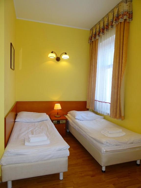 Двухместный (Стандартный двухместный номер с 2 отдельными кроватями) отеля Hotel Bartis, Бартошице