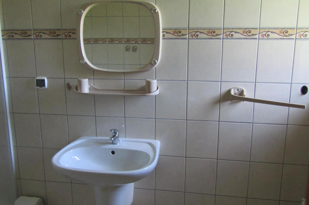 Трехместный (Трехместный номер с ванной комнатой) гостевого дома Mylak BIANCA, Корбелюв