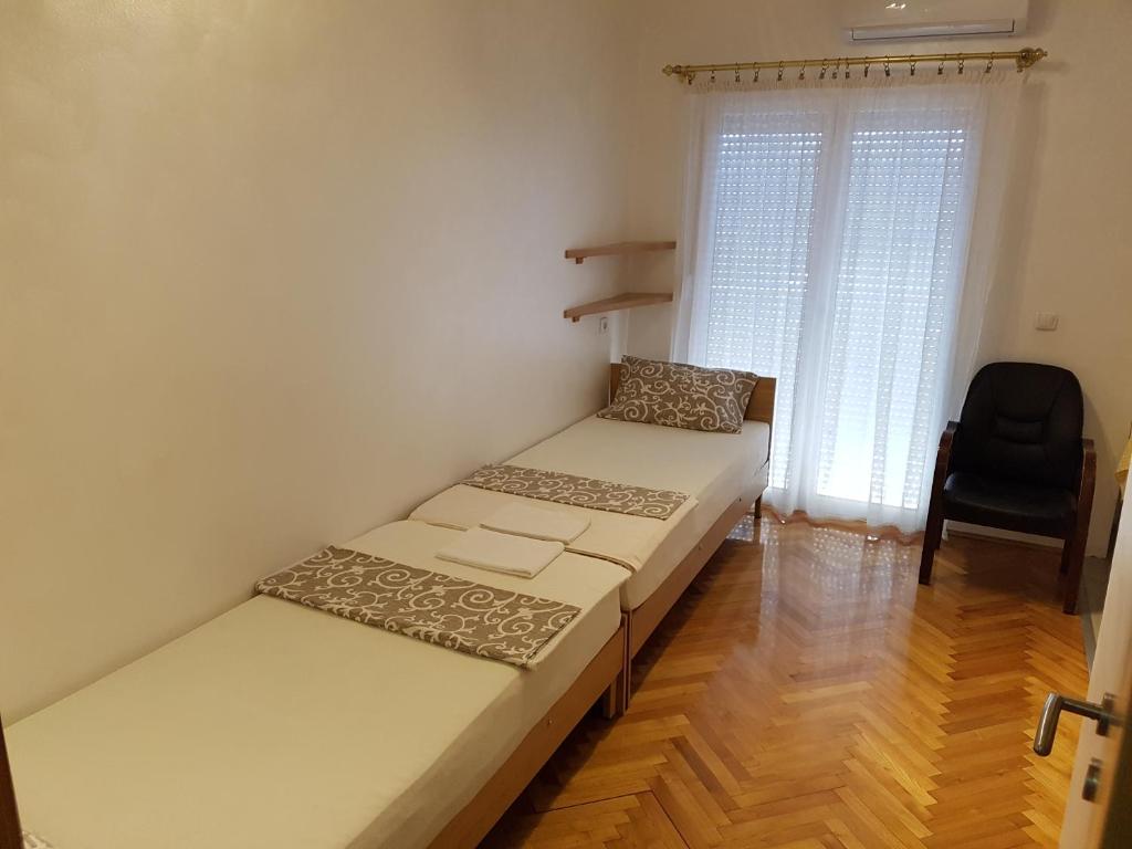Двухместный (Двухместный номер с 2 отдельными кроватями) апартамента Apartmani Amaro, Нови-Сад