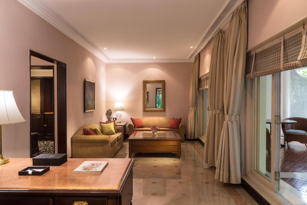 Сьюит (Grande Luxury Suite 1 Bedroom Garden View King Bed) курортного отеля Taj West End, Бангалор