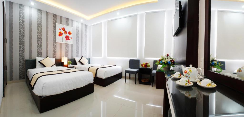 Двухместный (Улучшенный двухместный номер с 2 отдельными кроватями и видом на город) отеля Ha Noi Blue Hotel, Дананг