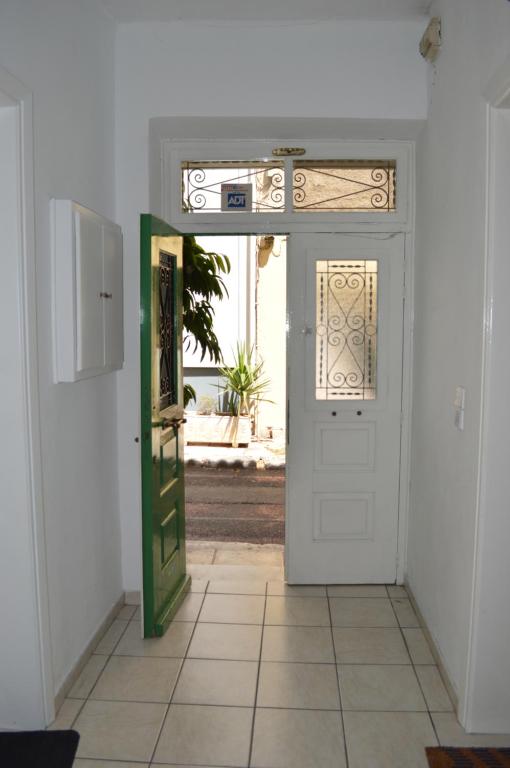 Вилла (Вилла с 4 спальнями), Athenian House in Plaka - 4 Bdrm Villa - 10 adults