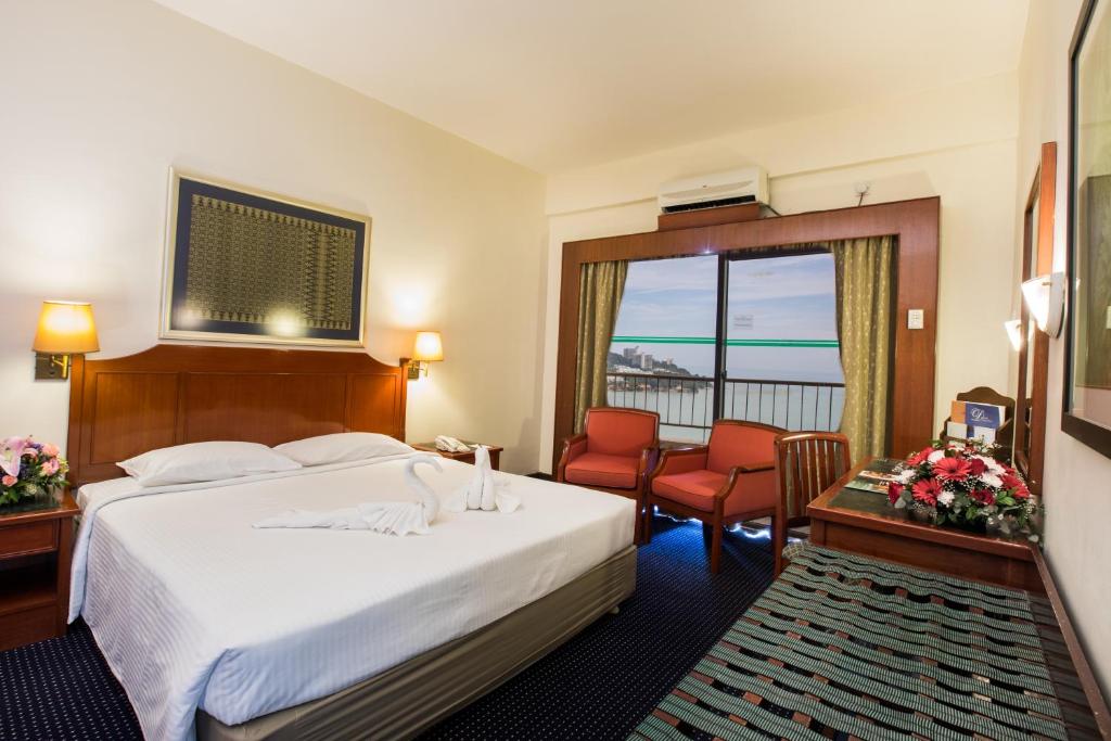 Двухместный (Deluxe 1 Bedroom King) курортного отеля Rainbow Paradise Beach Resort, Джорджтаун