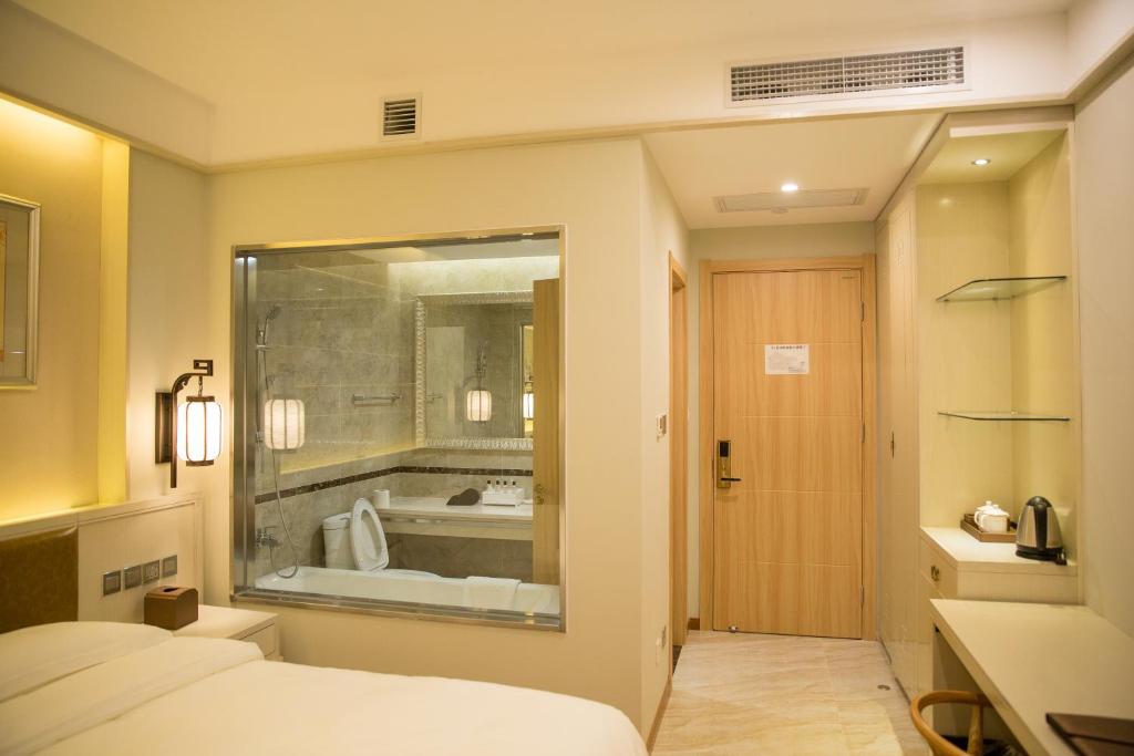 Двухместный (Chinese Mainland Citizen Only-Budget Double or Twin Room - No Window(Basement)), Qian Men Inn