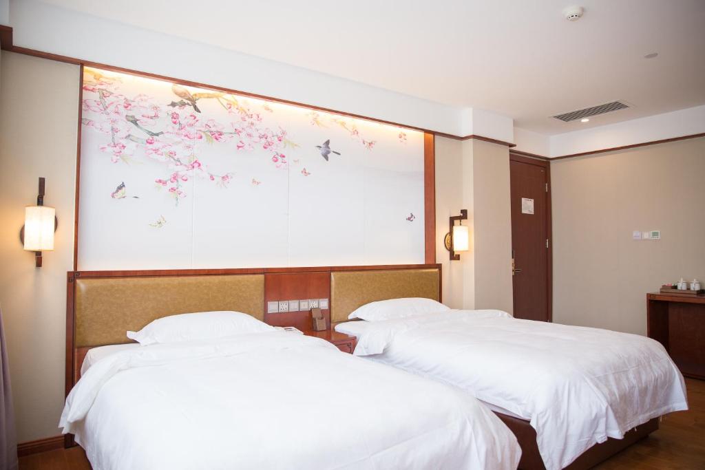 Двухместный (Chinese Mainland Citizen Only-Vintage Twin Room - No Window), Qian Men Inn