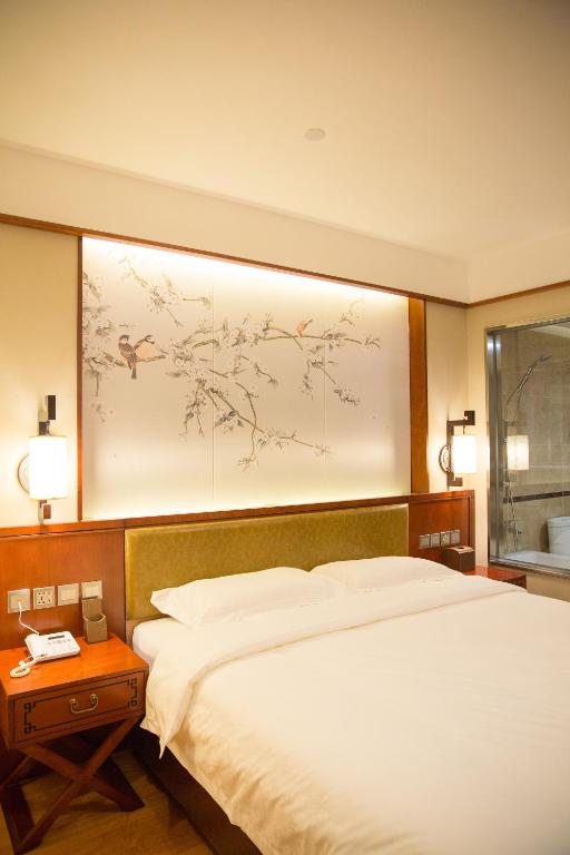 Двухместный (Chinese Mainland Citizen Only-Vintage Double Room - No Window), Qian Men Inn