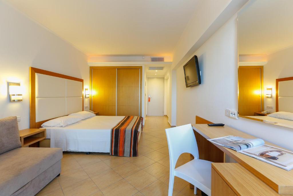 Двухместный (Двухместный номер с 1 кроватью или 2 отдельными кроватями) отеля Sun Palace Hotel, Фалираки