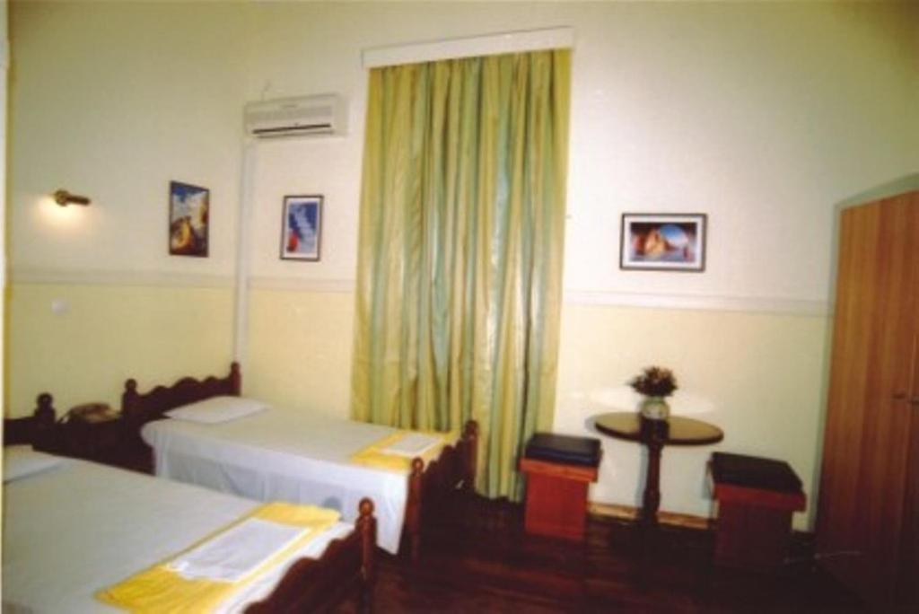 Двухместный (Двухместный номер с 1 кроватью и общей ванной комнатой) хостела Lozanni, Афины