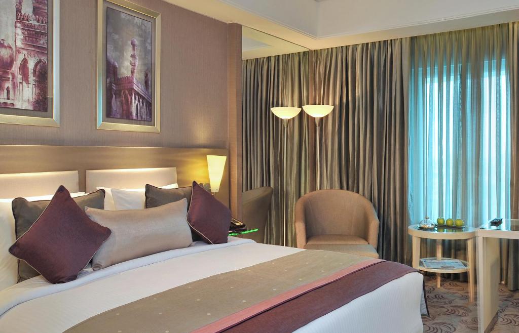 Двухместный (Двухместный номер «Премиум» с 1 кроватью) отеля Radisson Hyderabad Hitec City, Хайдарабад