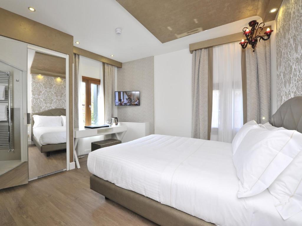 Двухместный (Двухместный номер с 1 кроватью или 2 отдельными кроватями) отеля Al Theatro Palace, Венеция